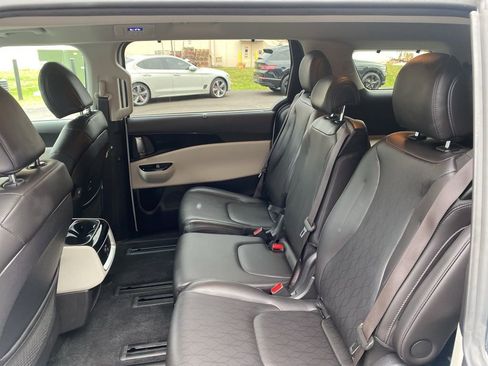 Used 2023 Kia Carnival EX image 29