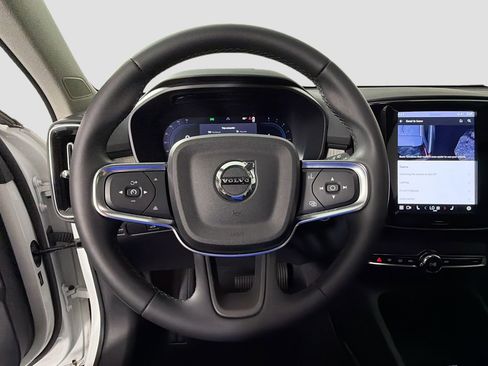 Certified 2023 Volvo XC40 B5 Plus image 12