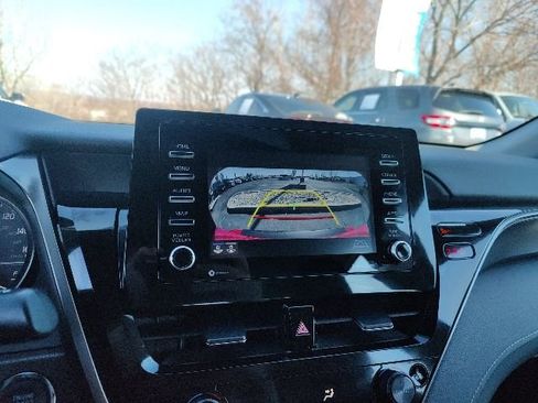 Used 2022 Toyota Camry SE w/ Cold Weather Package image 26