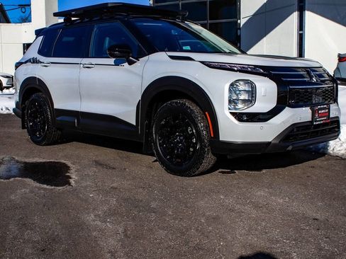 New 2026 Mitsubishi Outlander AWD image 3