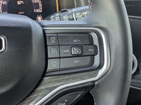 Used 2024 Jeep Wagoneer L Series II RWD image 26