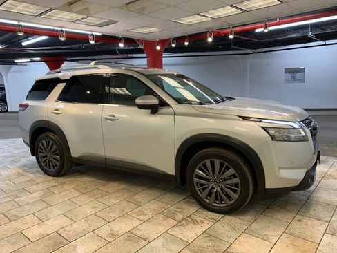 Used 2022 Nissan Pathfinder SL w/ SL Premium Package image 9