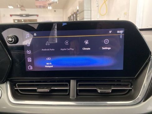 Used 2025 Chevrolet Trax LT w/ LT Convenience Package image 16