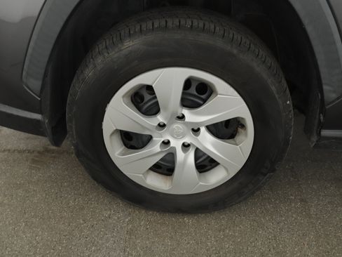 Used 2019 Toyota RAV4 LE FWD image 9