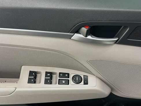 Used 2019 Hyundai Elantra SEL FWD image 15