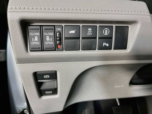 Used 2023 Honda Odyssey Touring image 13