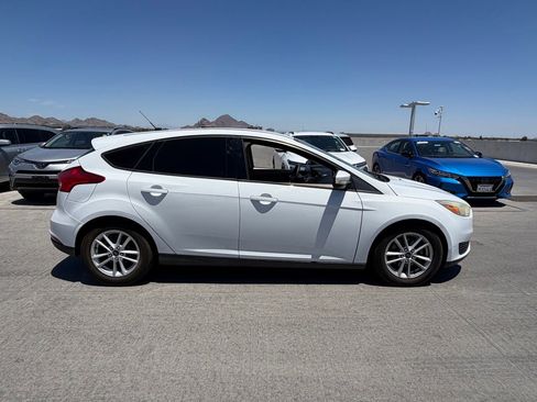 Used 2015 Ford Focus SE FWD image 2