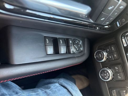 Used 2025 GMC Yukon AT4 Ultimate AWD/4WD image 35
