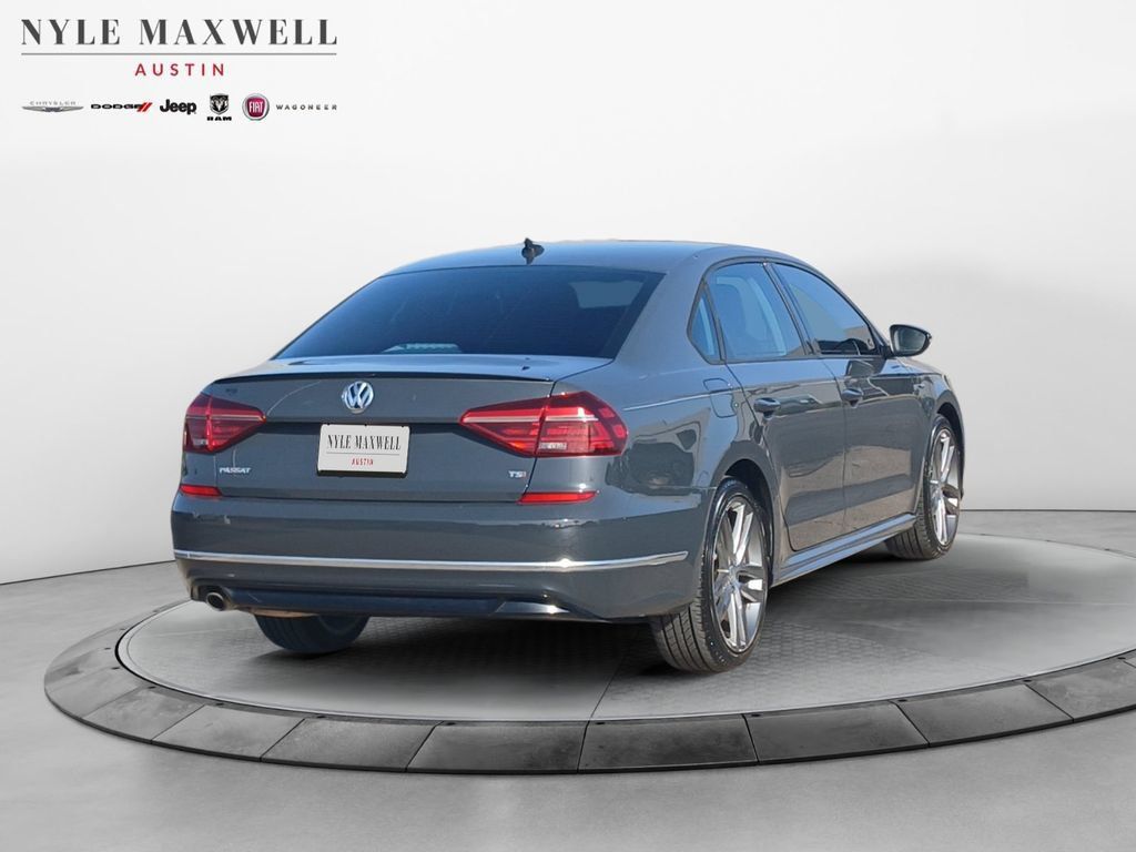 Used 2018 Volkswagen Passat 2.0T R-Line w/ R-Line Lighting Package FWD image 16