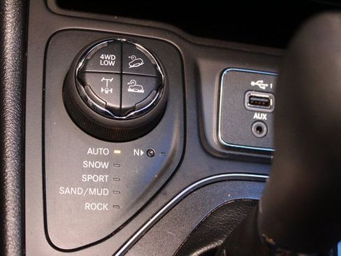 Used 2019 Jeep Cherokee Trailhawk w/ Comfort & Convenience Group image 27