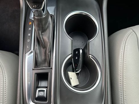 Used 2023 Chevrolet Equinox LS image 32