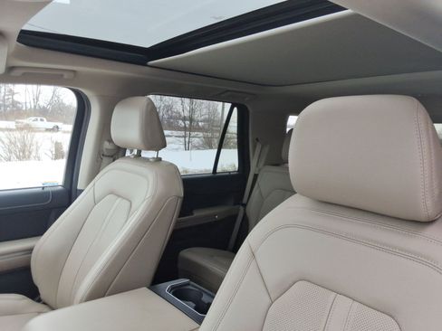 Used 2024 Ford Expedition Limited image 22