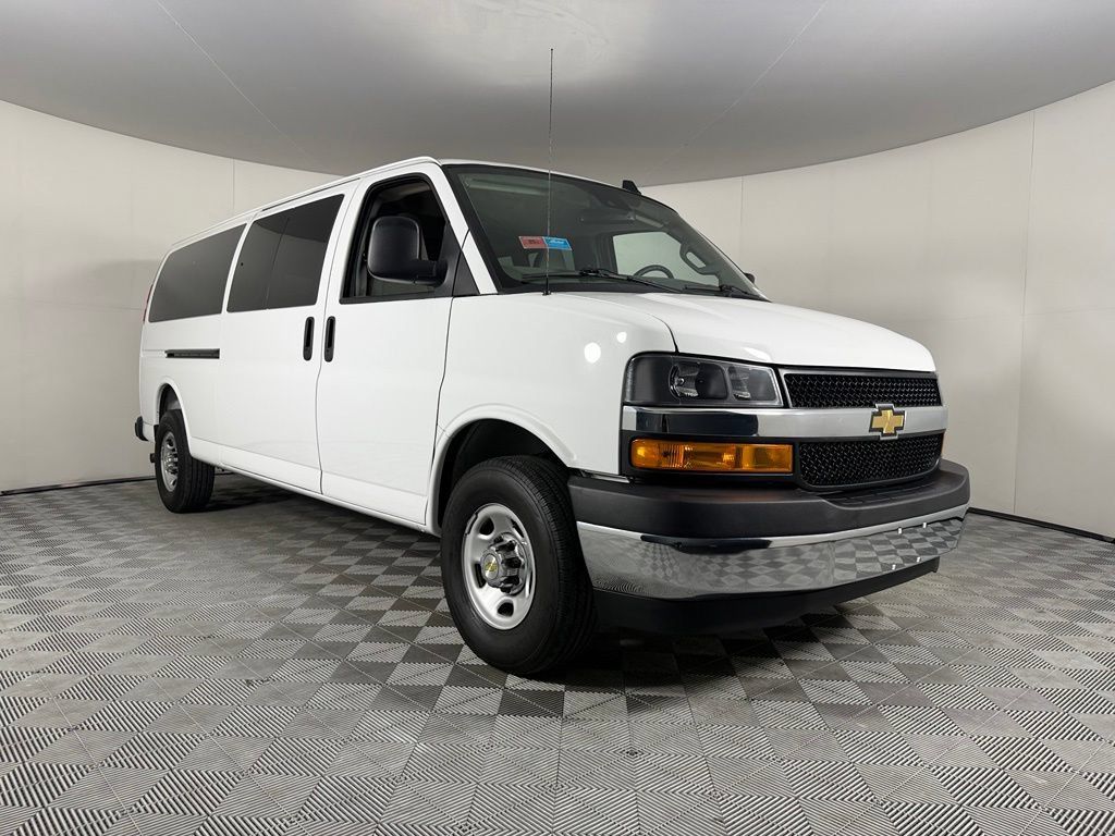 Used 2025 Chevrolet Express 3500 LT w/ LT Preferred Equipment Group RWD image 2