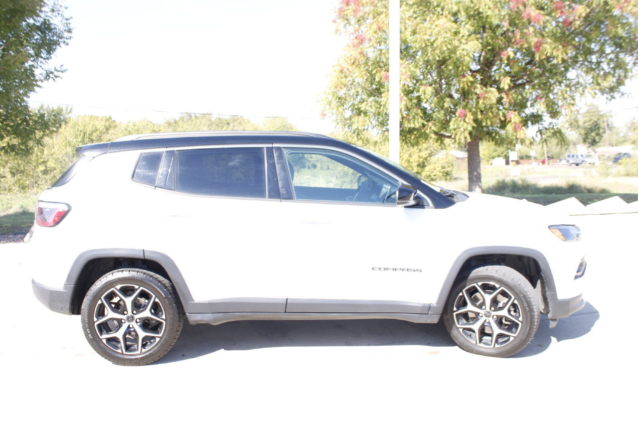 Used 2025 Jeep Compass Limited AWD/4WD image 8