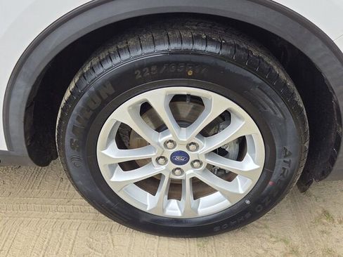 Used 2020 Ford Escape SE image 17