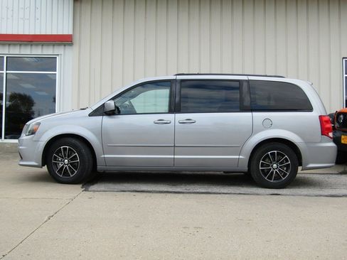 Used 2017 Dodge Grand Caravan GT image 11