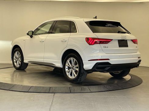 Certified 2025 Audi Q3 2.0T Premium w/ Convenience Package AWD/4WD image 3
