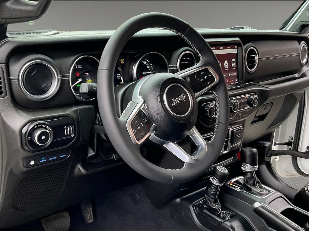 Used 2023 Jeep Wrangler Unlimited Sahara w/ Cold Weather Group AWD/4WD image 8