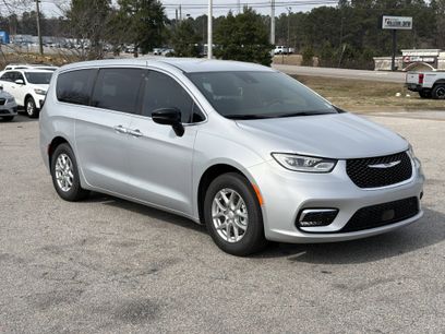 New 2026 Chrysler Pacifica Select