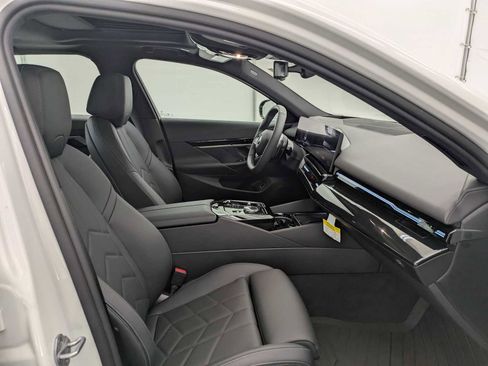 Used 2025 BMW 530i xDrive w/ Premium Package image 23
