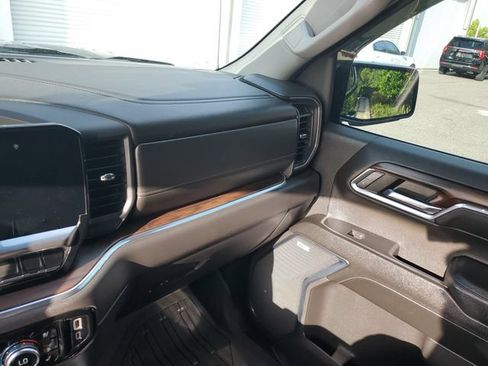 Used 2023 GMC Sierra 1500 SLT w/ SLT Premium Package AWD/4WD image 27