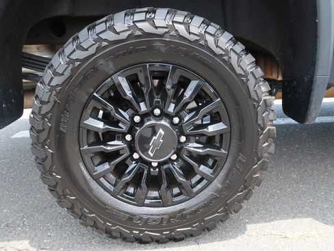 Used 2022 Chevrolet Silverado 2500 LTZ w/ LTZ Plus Package AWD/4WD image 13