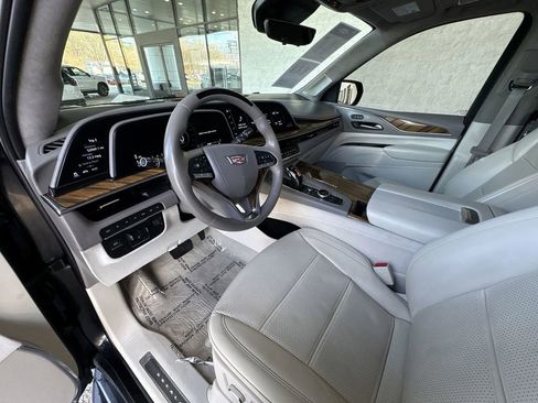 Certified 2022 Cadillac Escalade ESV Premium Luxury Platinum w/ Heavy-Duty Trailer Package image 10