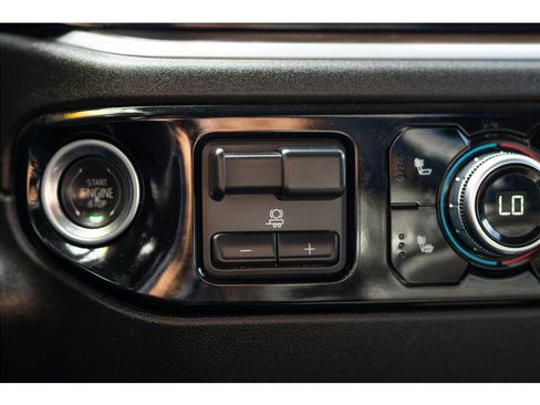 Used 2025 GMC Sierra 1500 SLT AWD/4WD image 46