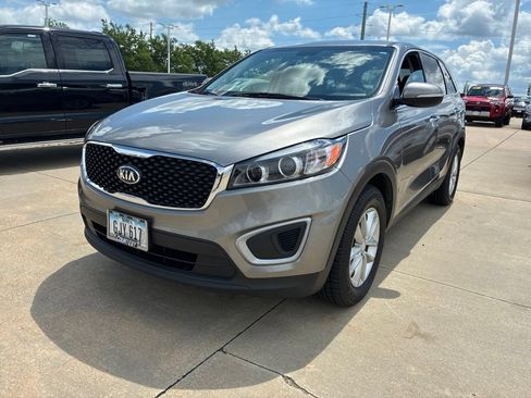 Used 2018 Kia Sorento L FWD image 2