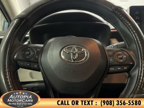 Used 2020 Toyota Corolla LE image 19