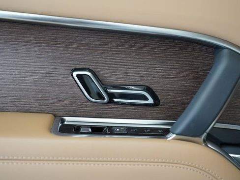 Used 2025 Land Rover Range Rover SE AWD/4WD image 35