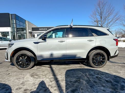 Certified 2022 Kia Sorento SX image 8