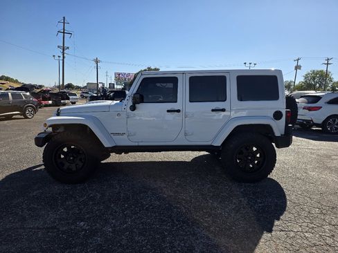 Used 2015 Jeep Wrangler Unlimited Sahara image 4