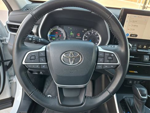 Used 2023 Toyota Highlander Bronze Edition image 14