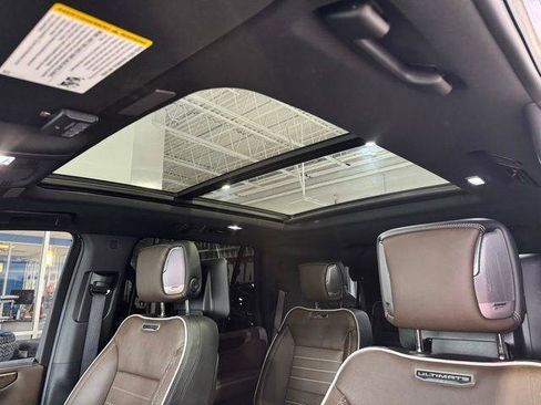 Used 2025 GMC Yukon Denali Ultimate AWD/4WD image 9