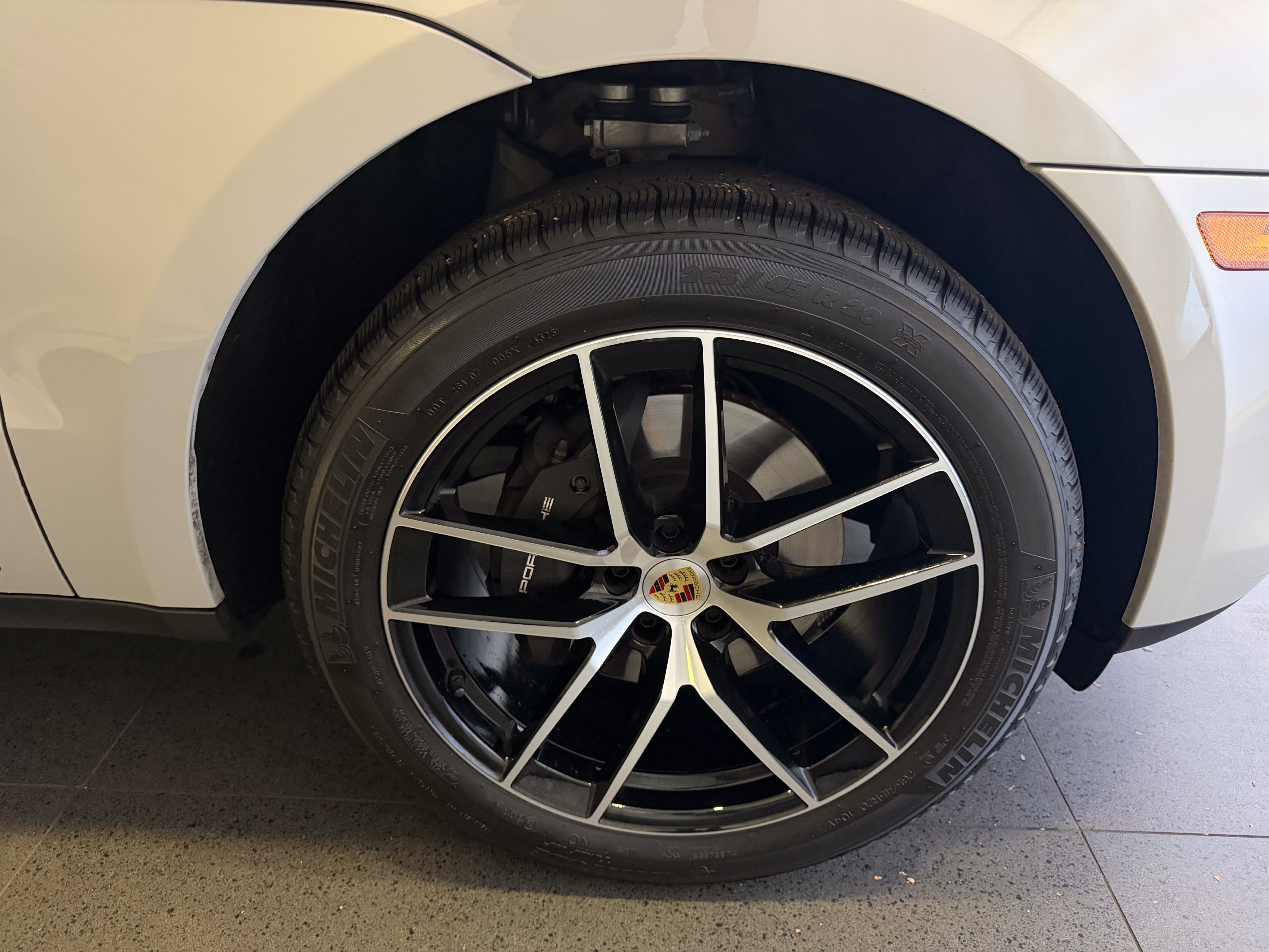 Certified 2026 Porsche Macan AWD/4WD image 13