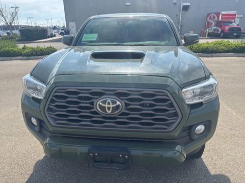 Used 2021 Toyota Tacoma TRD Sport w/ TRD Premium Sport Package image 4