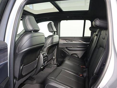 New 2025 Jeep Grand Cherokee Limited w/ Luxury Tech Group II AWD/4WD image 9