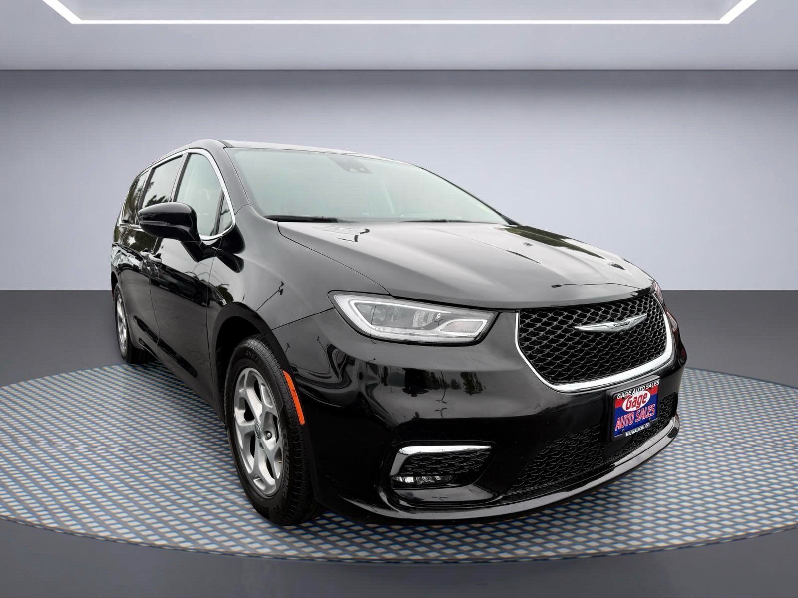 Used 2024 Chrysler Pacifica Limited FWD image 11