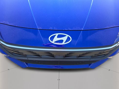 Certified 2024 Hyundai Elantra SE FWD image 35