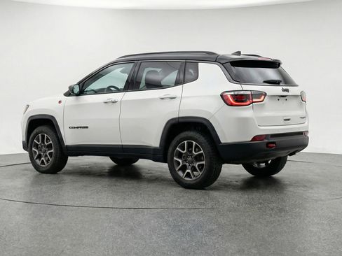 Used 2025 Jeep Compass Trailhawk AWD/4WD image 6