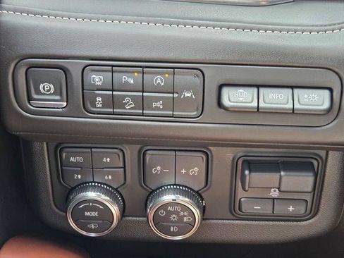 Certified 2024 GMC Yukon XL Denali Ultimate AWD/4WD image 32