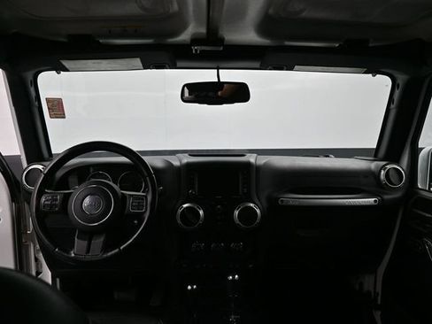 Used 2016 Jeep Wrangler Unlimited Sahara w/ Connectivity Group AWD/4WD image 27