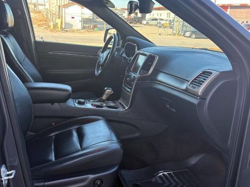 Used 2017 Jeep Grand Cherokee Limited w/ Trailer Tow Group IV image 6