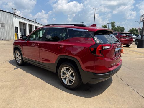 Used 2023 GMC Terrain SLE w/ Driver Convenience Package AWD/4WD image 9