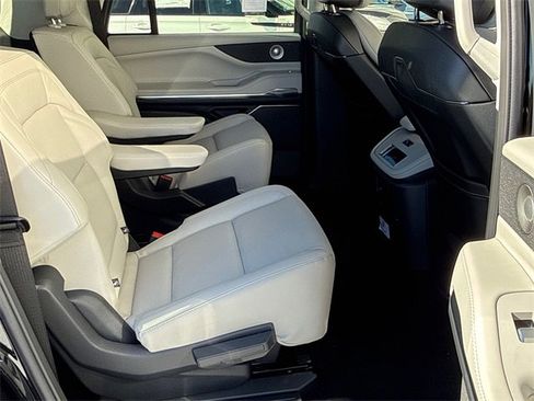 New 2025 Lincoln Navigator L Reserve image 9