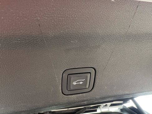 Used 2021 GMC Yukon AT4 w/ AT4 Premium Plus Package AWD/4WD image 17