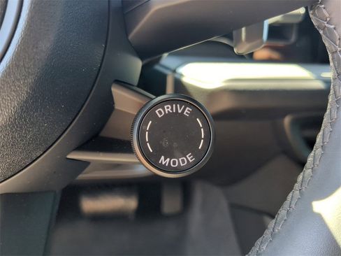 Used 2025 Porsche Cayenne image 37