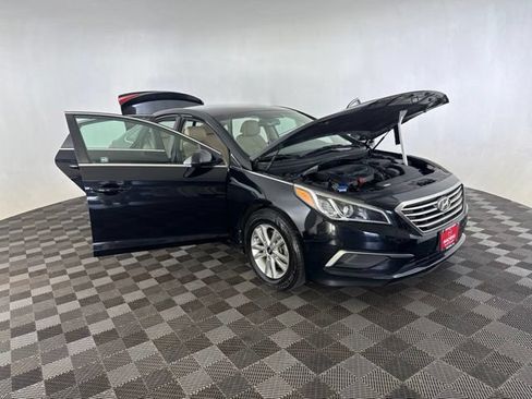 Used 2017 Hyundai Sonata SE FWD image 12