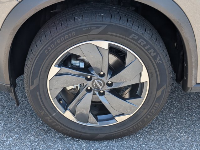 Used 2025 Nissan Rogue SV AWD/4WD image 13